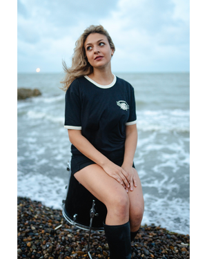 Camiseta con logo de Signature Box