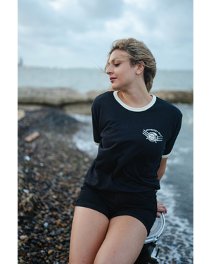 Camiseta con logo de Signature Box