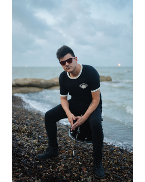 Camiseta con logo de Signature Box