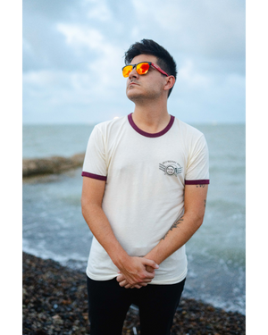 Camiseta con logo de Signature Box