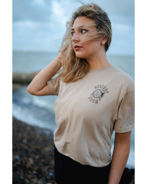 Camiseta con logo de Signature Box