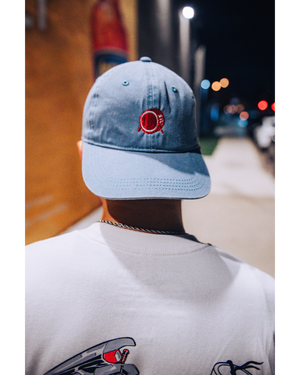 GORRA CON LOGO EN CAJA BORDADA