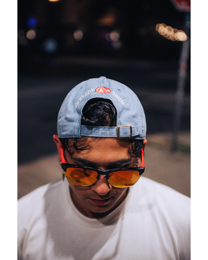GORRA CON LOGO EN CAJA BORDADA