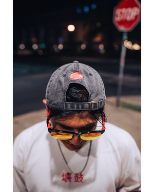 GORRA CON LOGO EN CAJA BORDADA