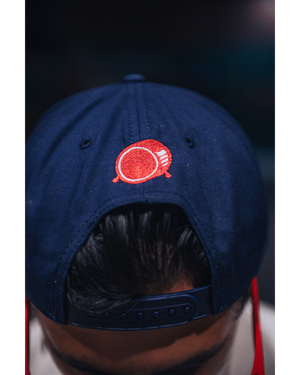 GORRA CON LOGO EN CAJA BORDADA