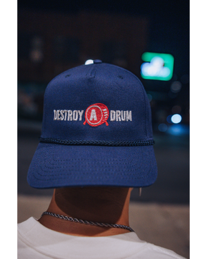 GORRA CON LOGO EN CAJA BORDADA
