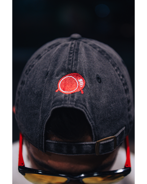 GORRA CON LOGO EN CAJA BORDADA